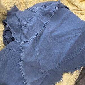 Like new! Beautiful Patina Vie Blue king sized Duvet Cover